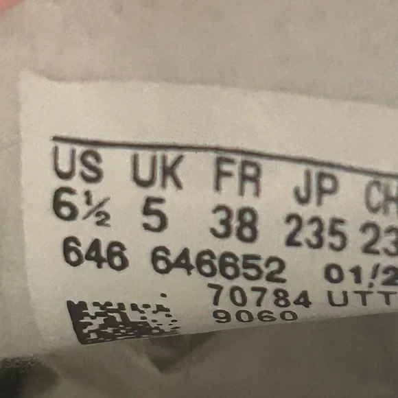 Gucci White and Red Women's Sneakers - Picture 5 of 7